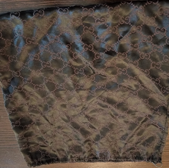 Authentic Gucci Small Abbey Tote - Picture 9 of 15